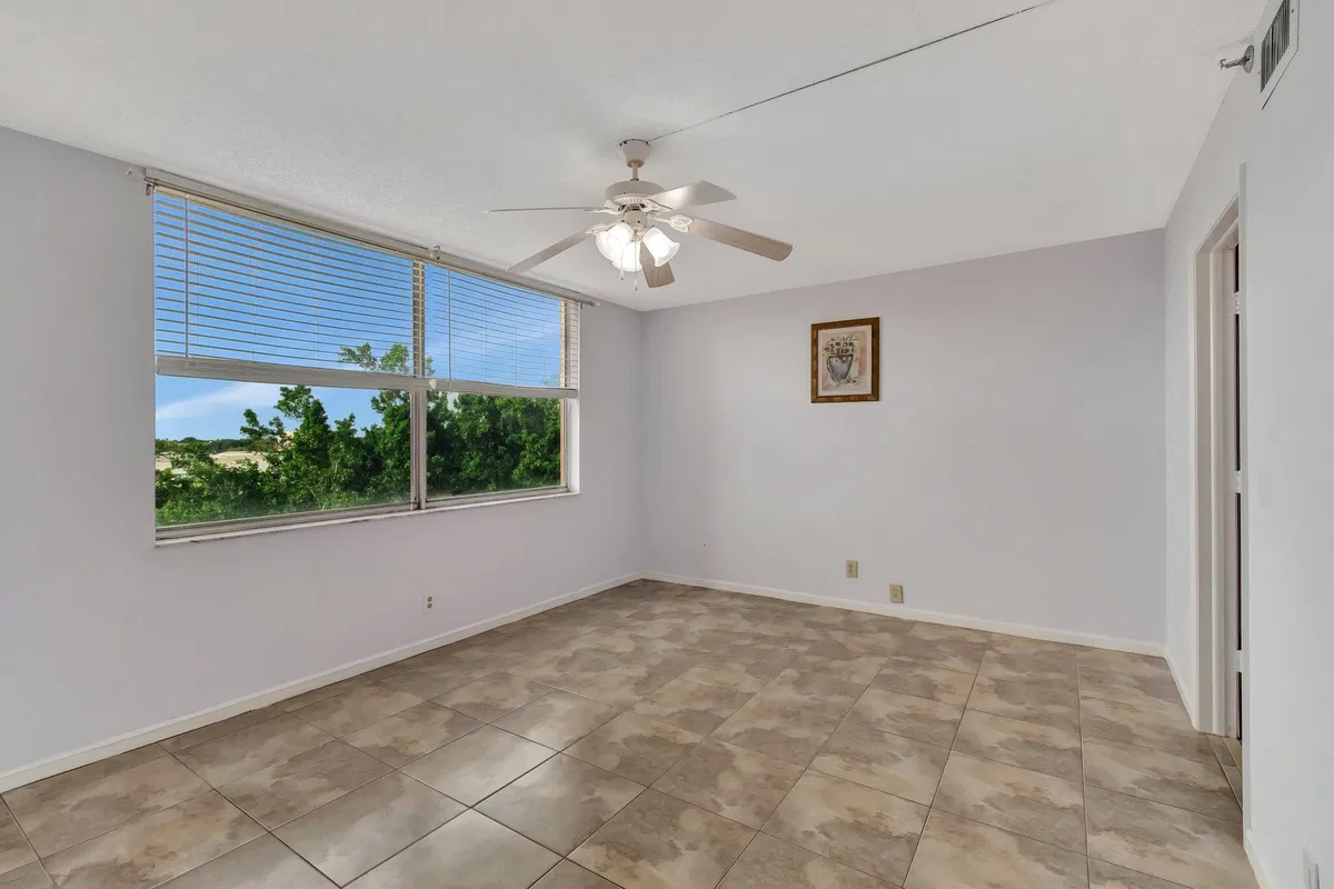 Unit 502 photo 7