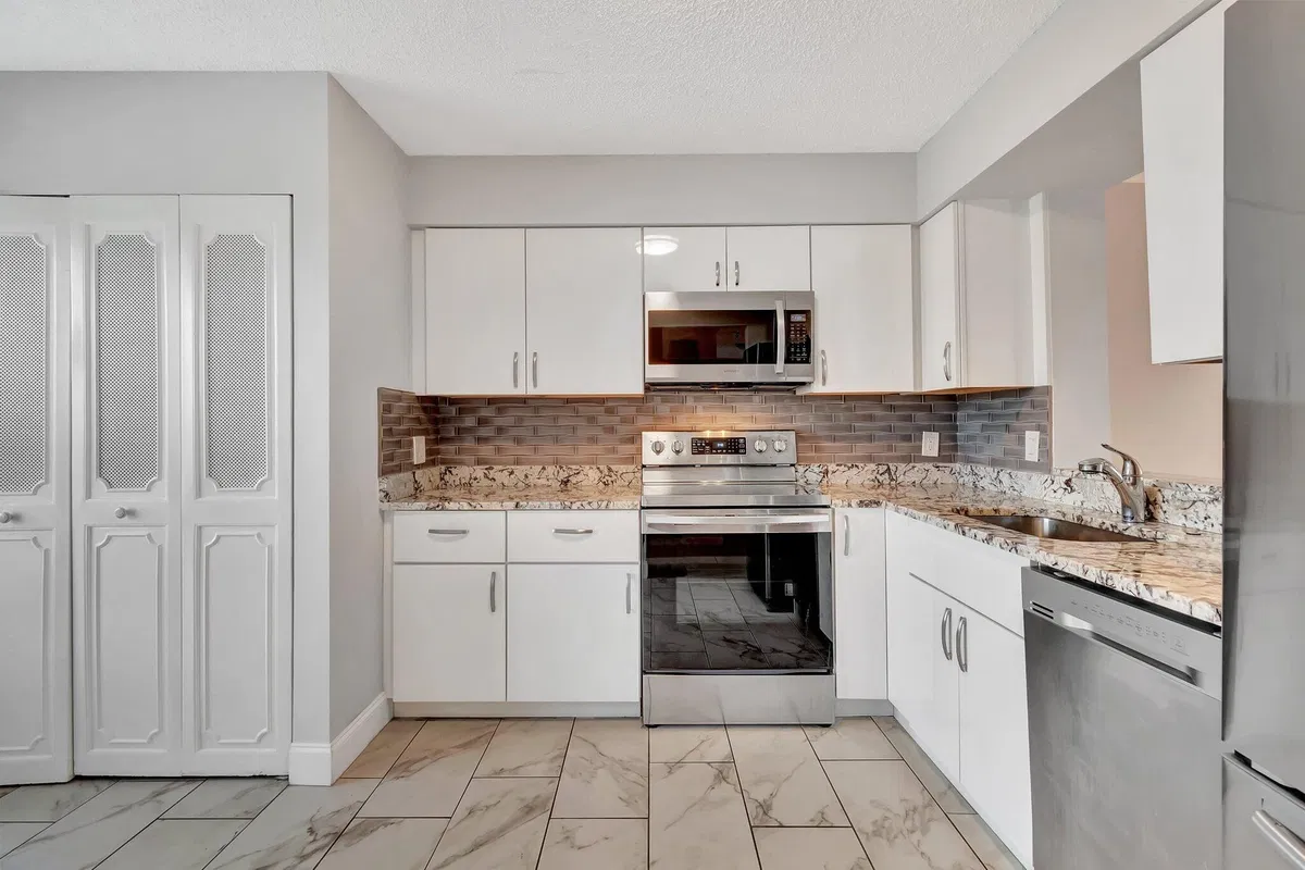 Unit 502 photo 13