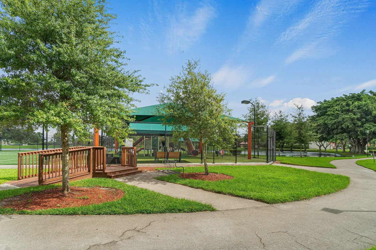 Residence photo 79