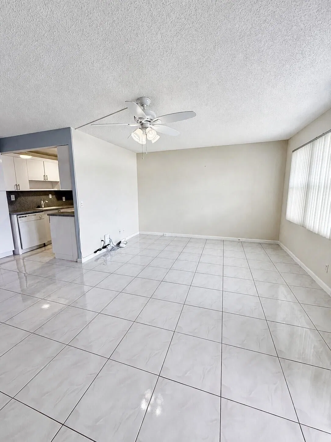Unit 1089 photo 4