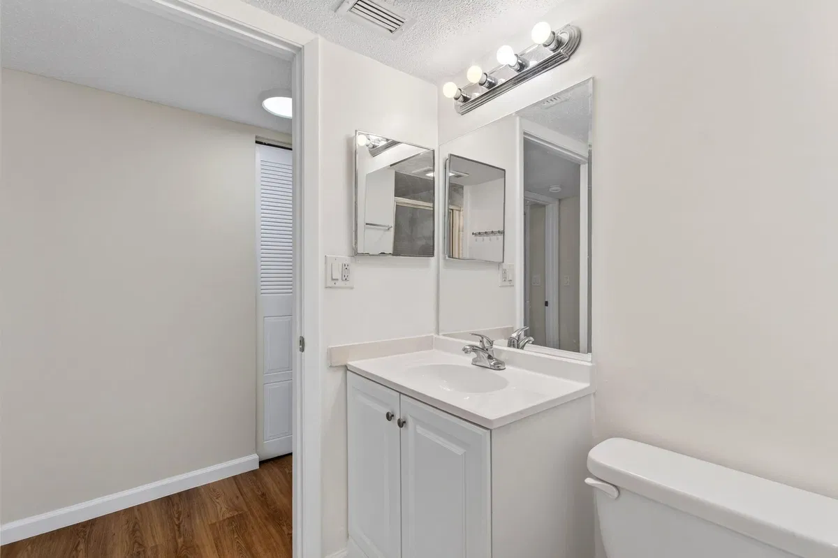 Unit 401 photo 37