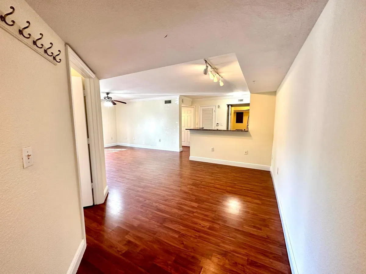 Unit 105 photo 16