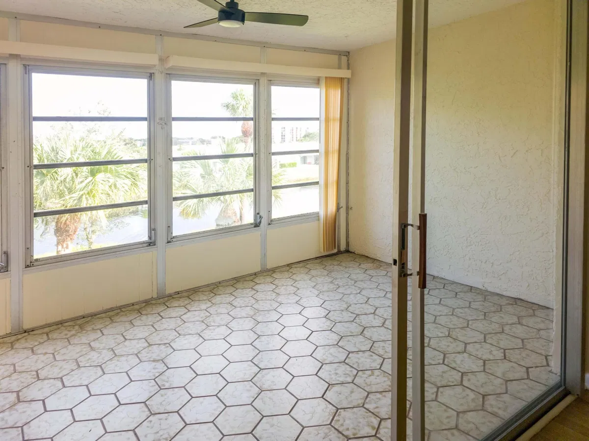 Unit 301 photo 19