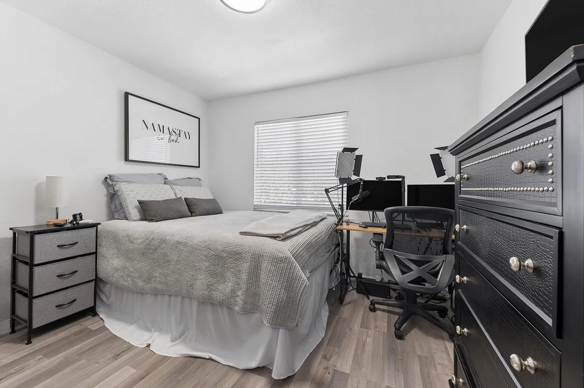Residence photo 16