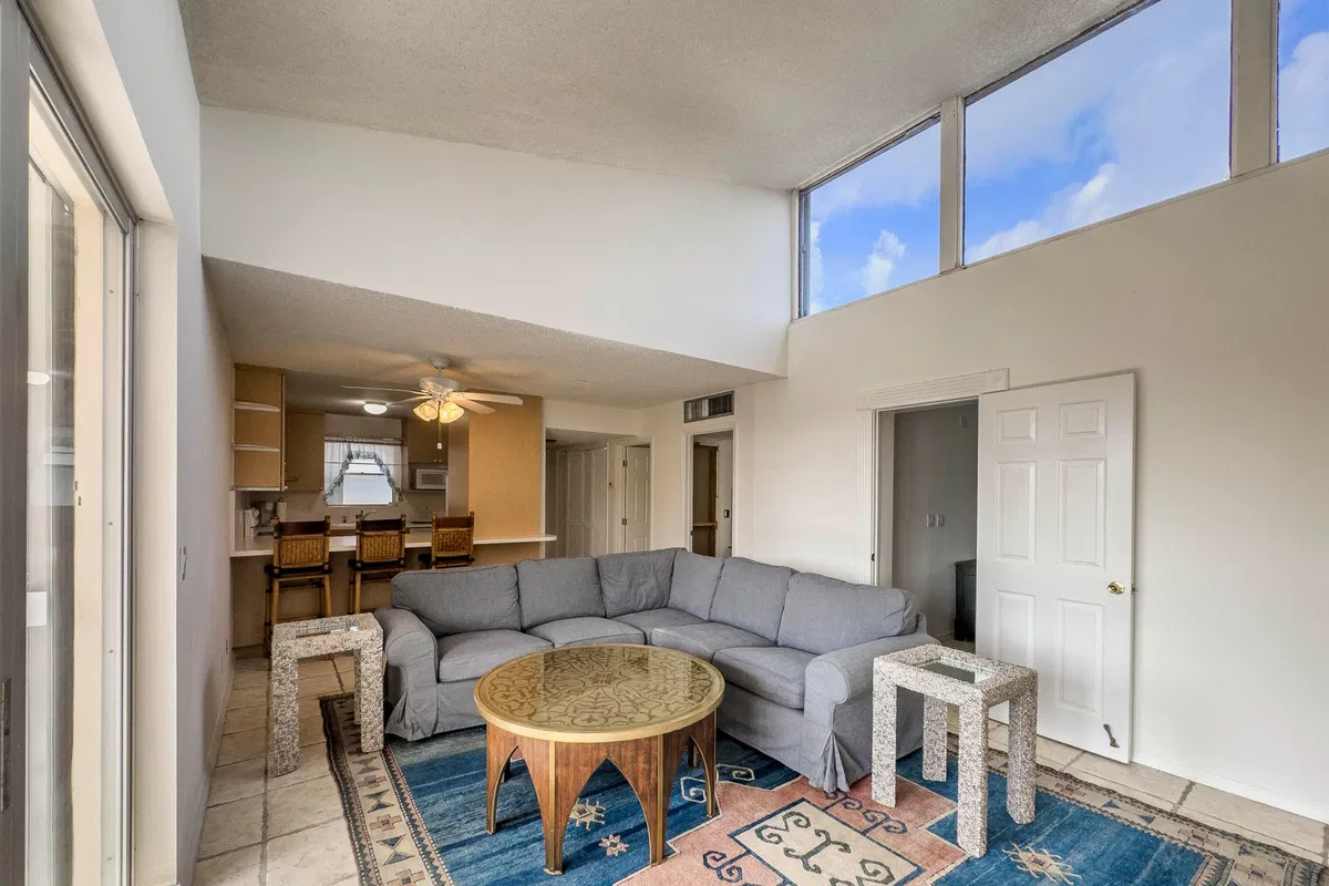 Unit 204 photo 4