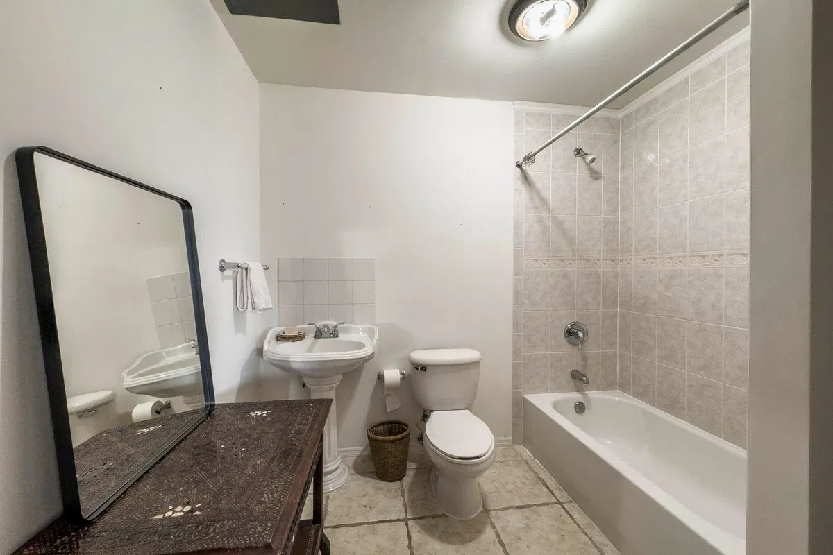 Unit 204 photo 10