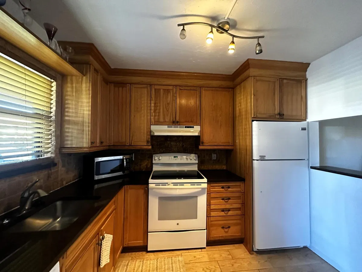 Unit 106 photo 4