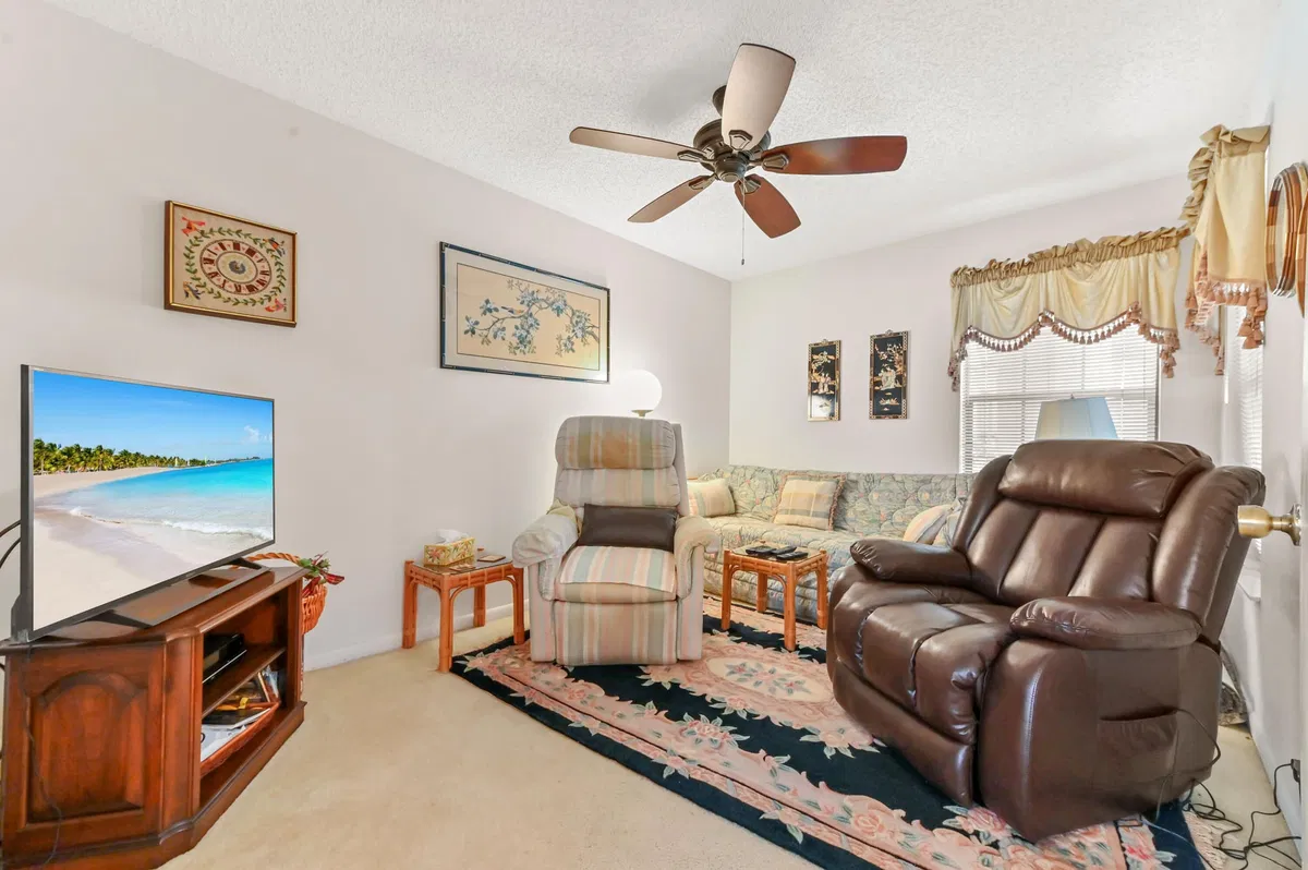 Residence photo 16