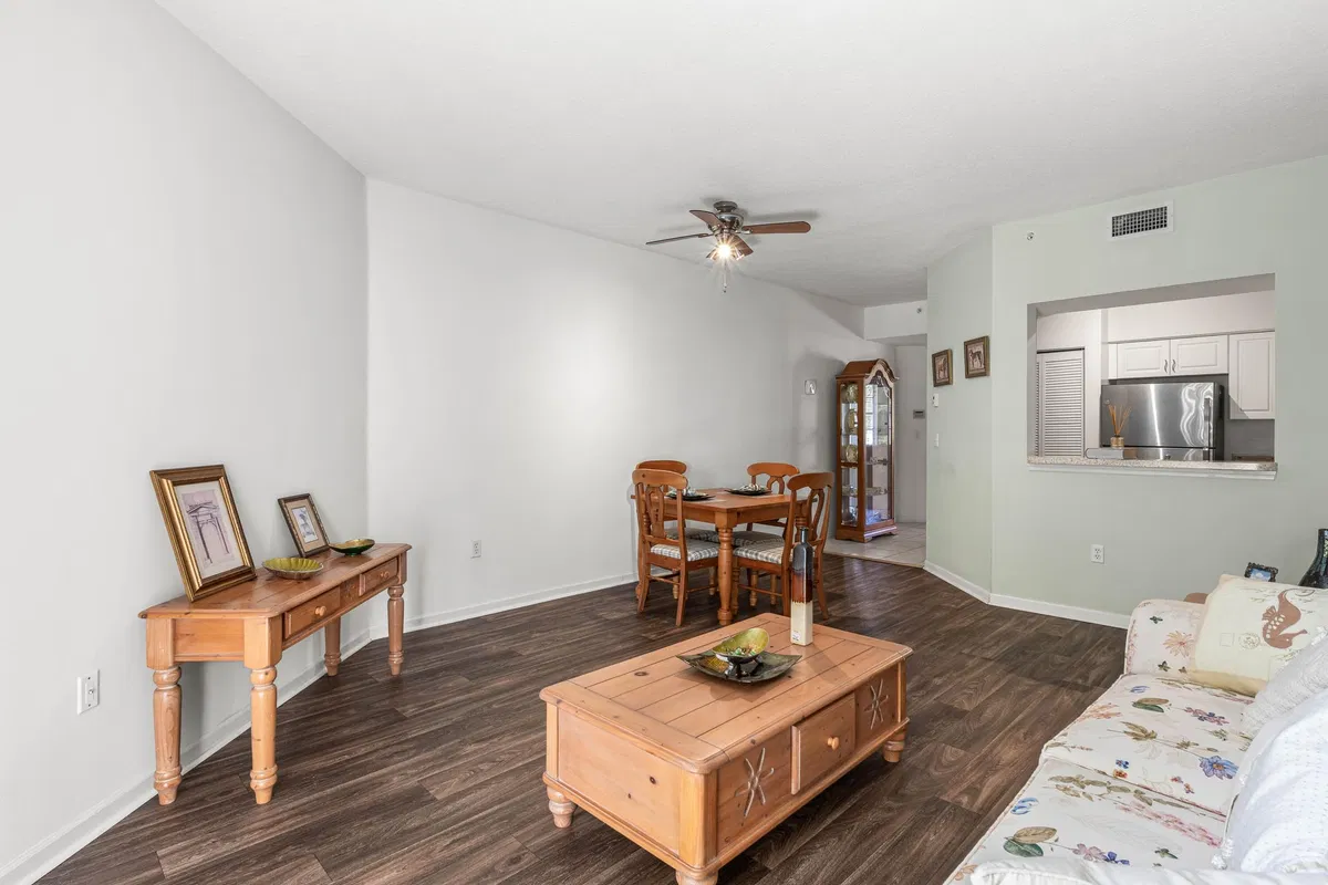 Unit 207 photo 7