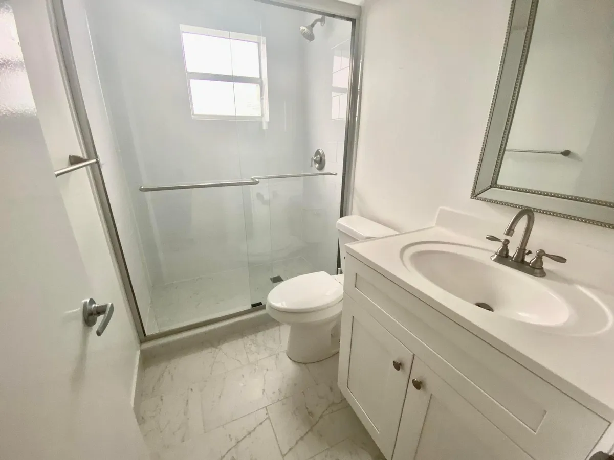 Unit 418 photo 19