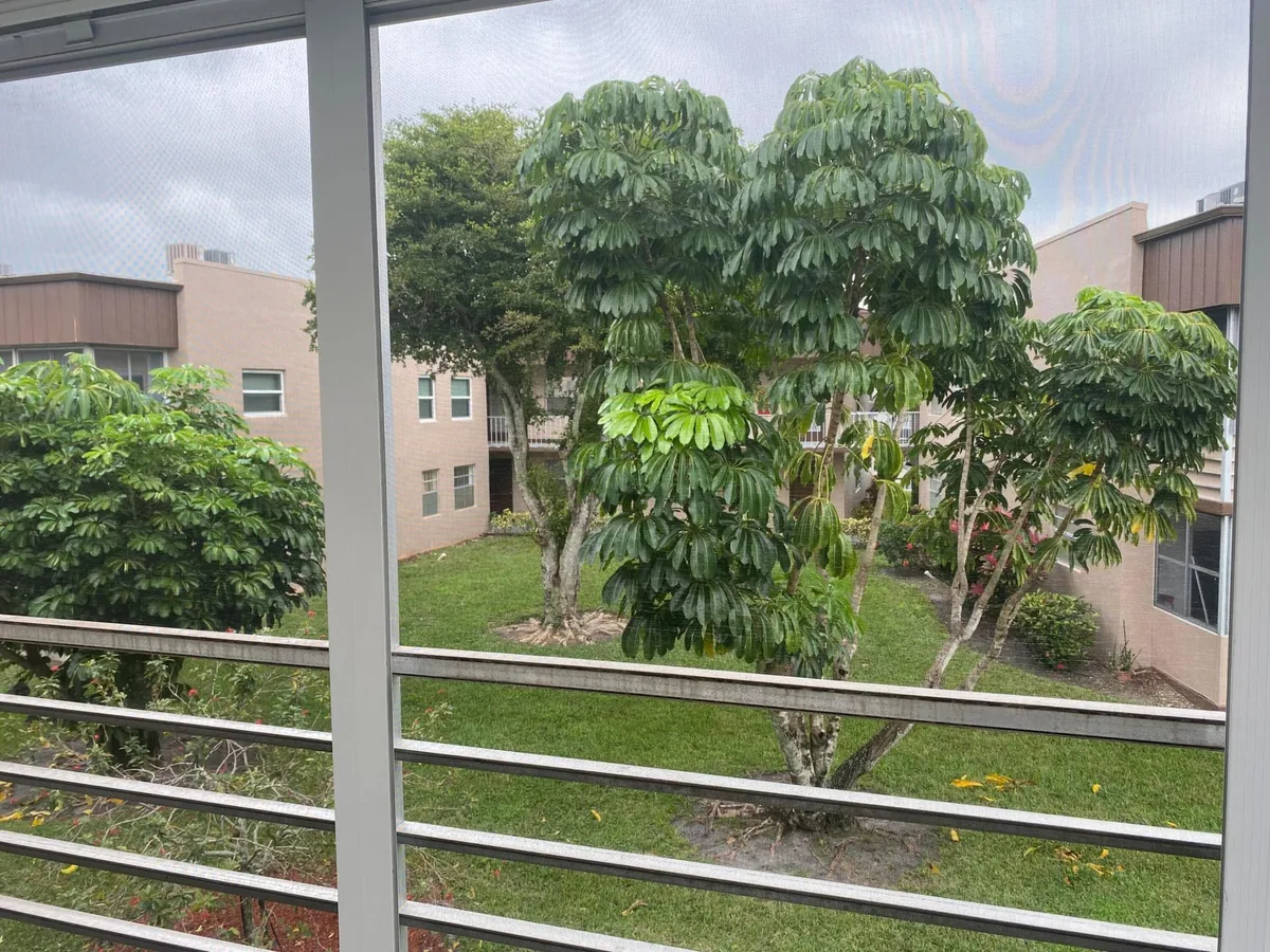 Unit 418 photo 28