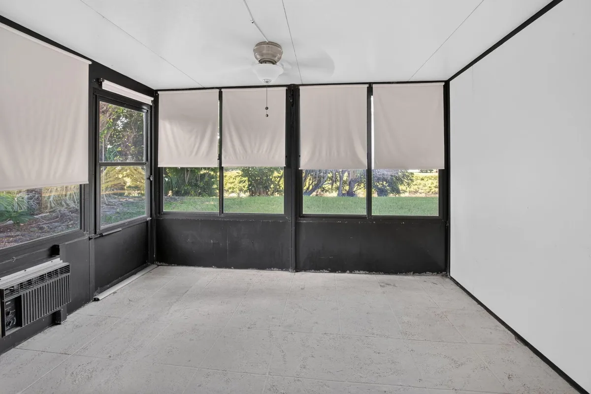 Residence photo 16