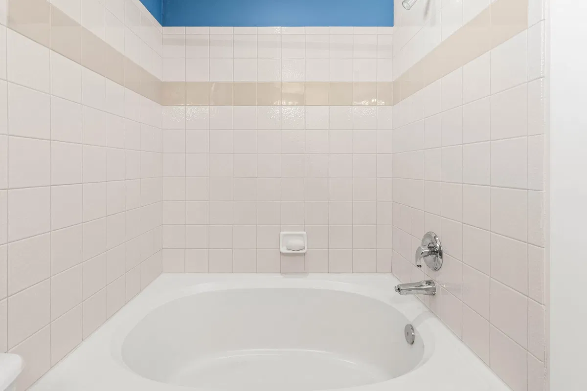 Unit 302 photo 16