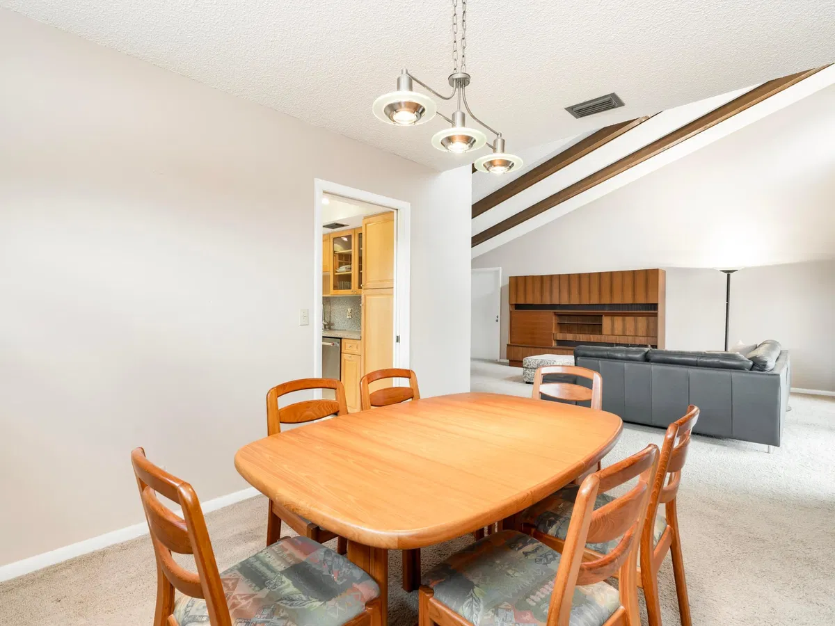 Residence photo 16
