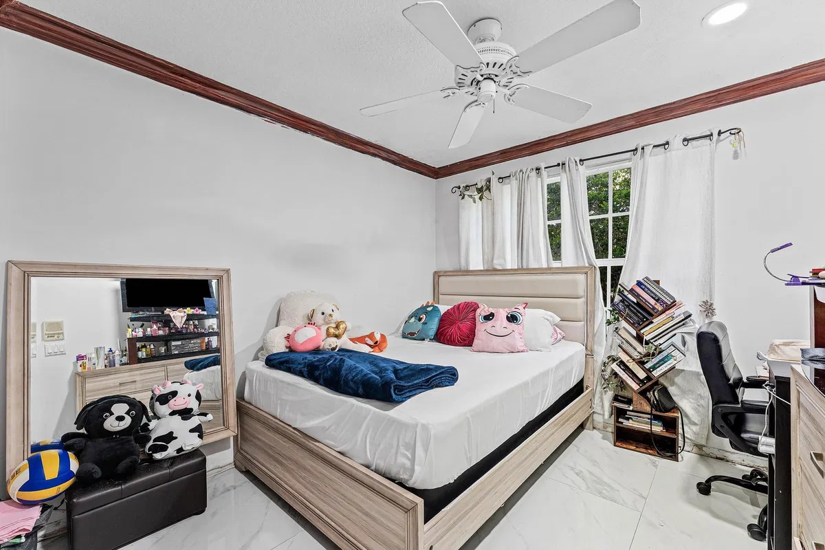 Residence photo 22