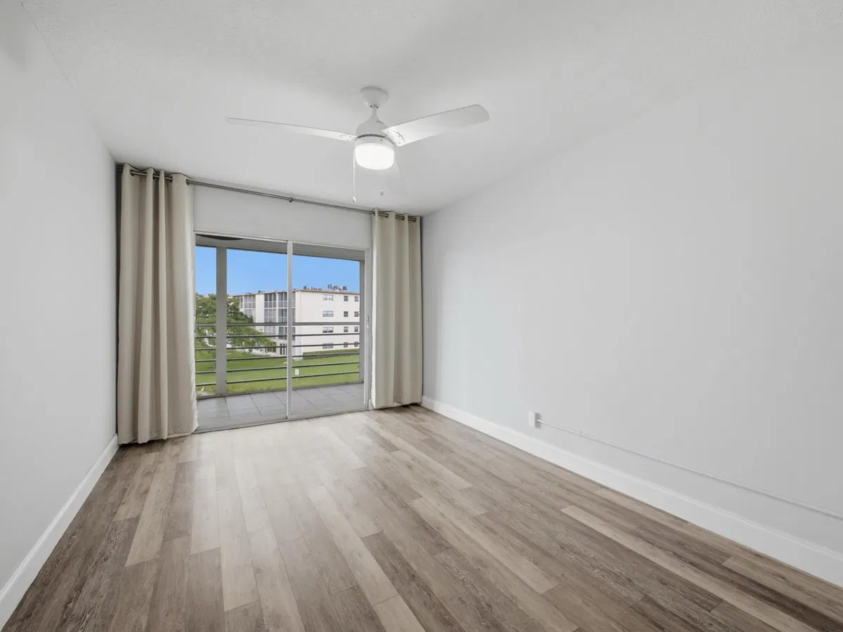 Unit 3038 photo 7