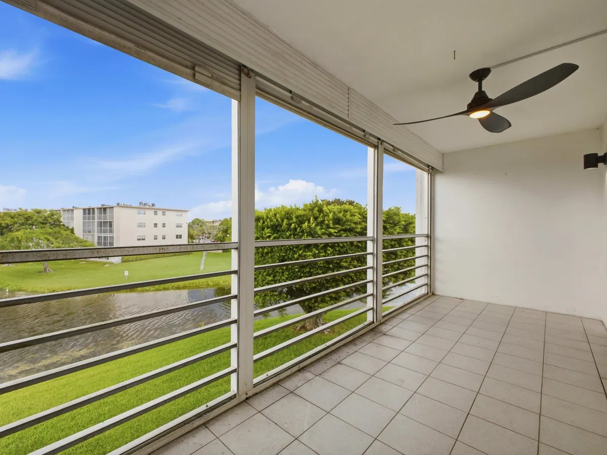 Unit 3038 photo 16