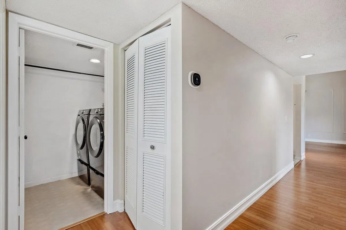 Unit D2 photo 16