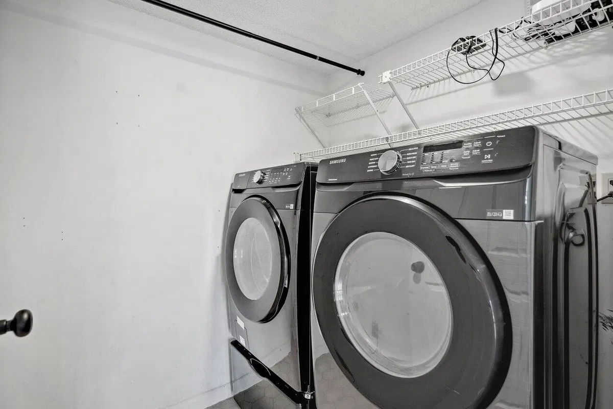 Unit D2 photo 25