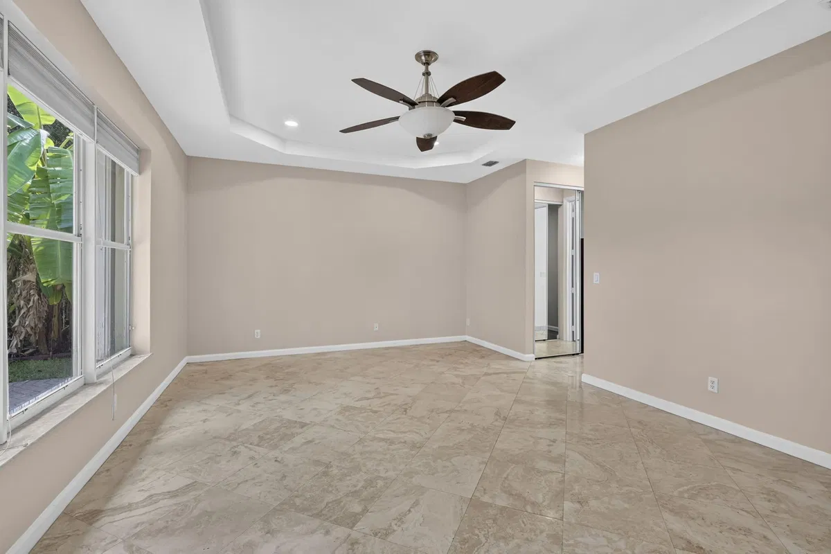 Residence photo 19