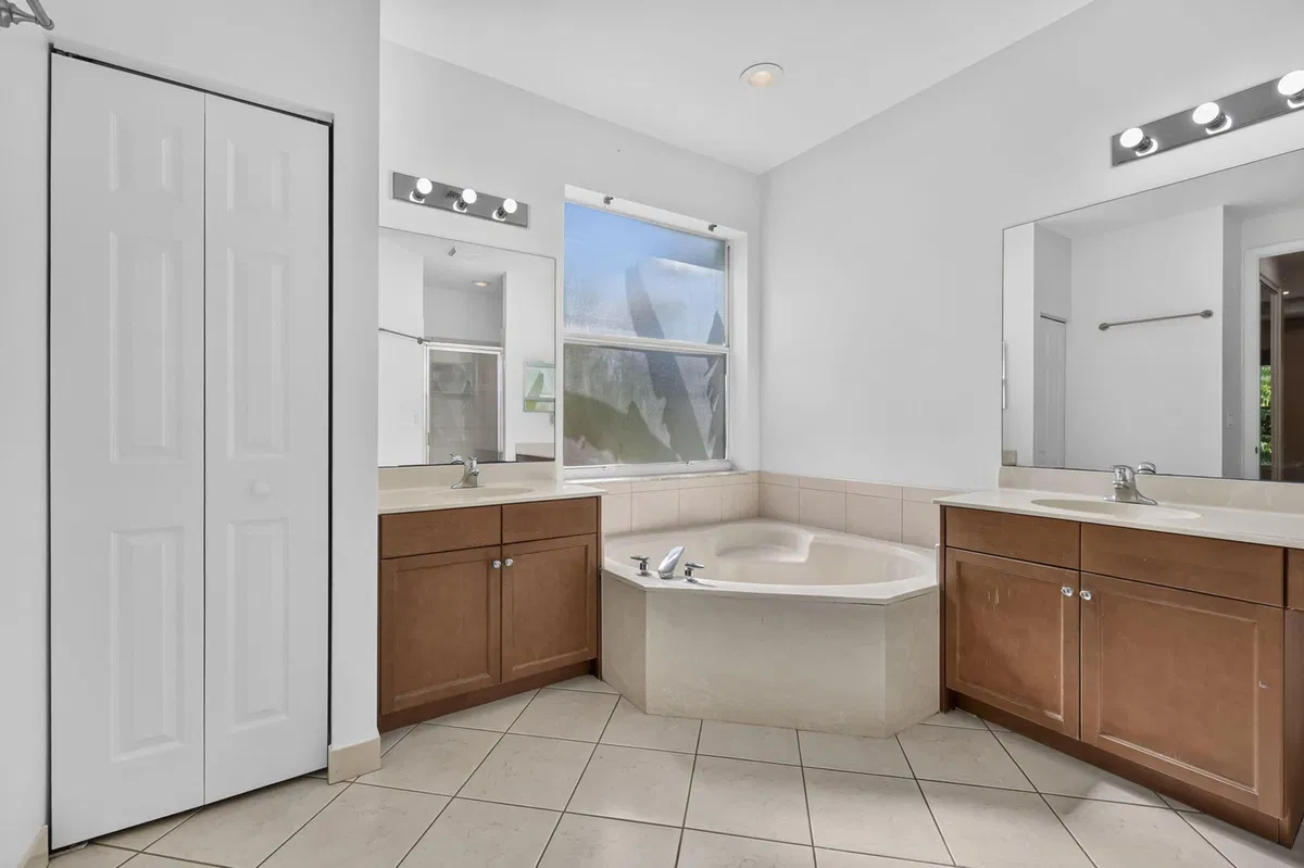 Residence photo 25