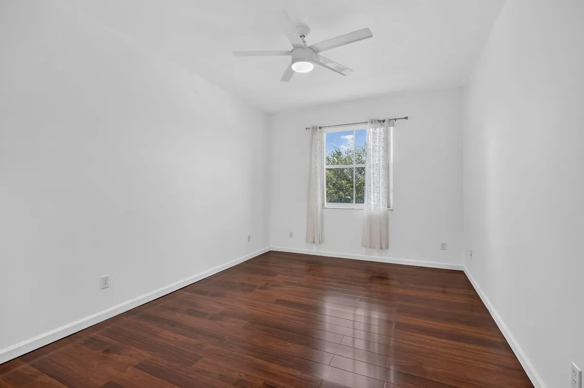 Residence photo 34
