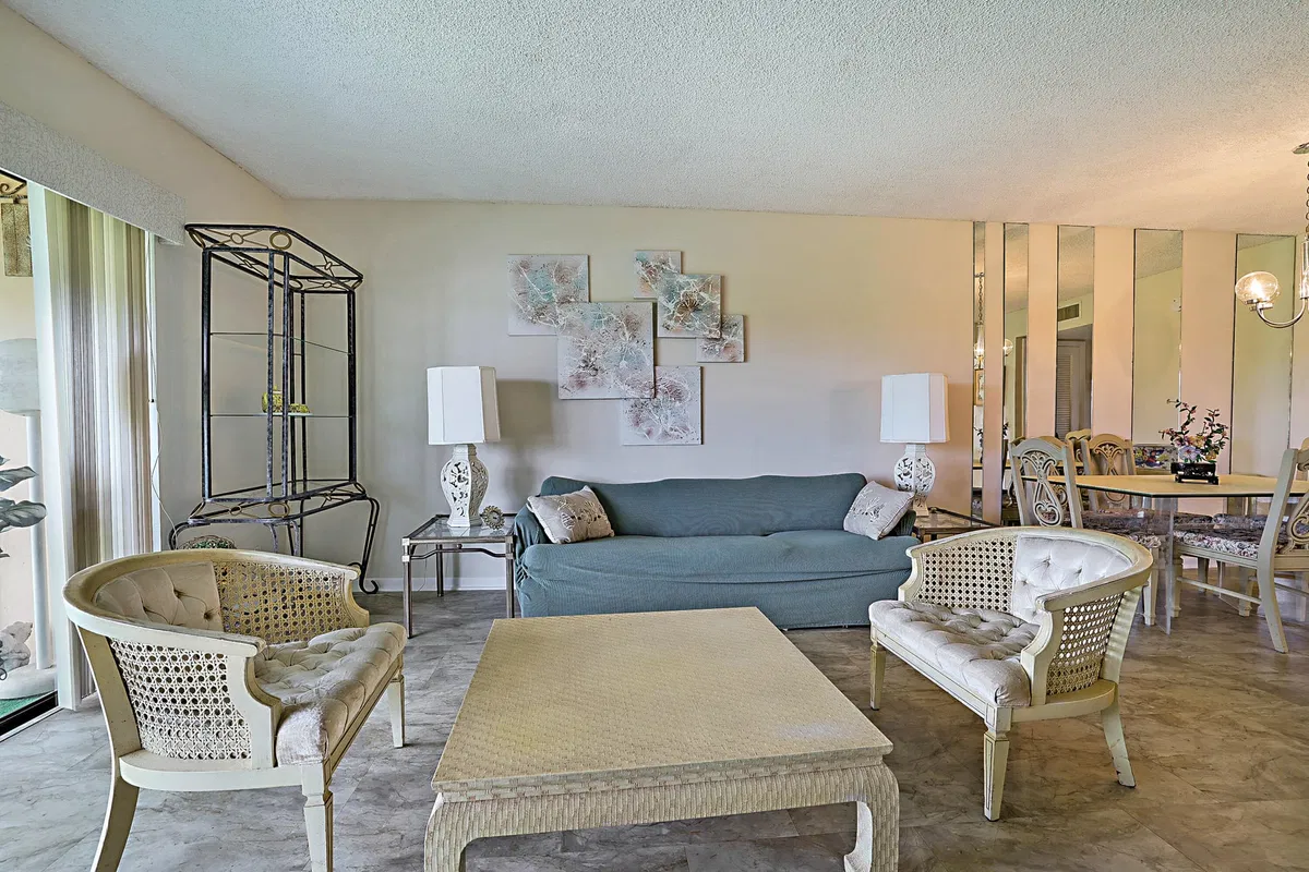 Residence photo 4