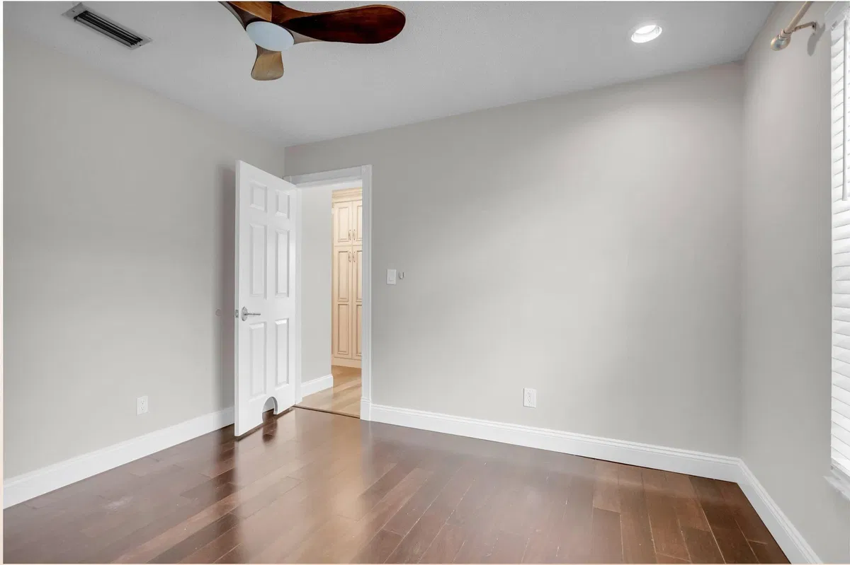 Residence photo 16