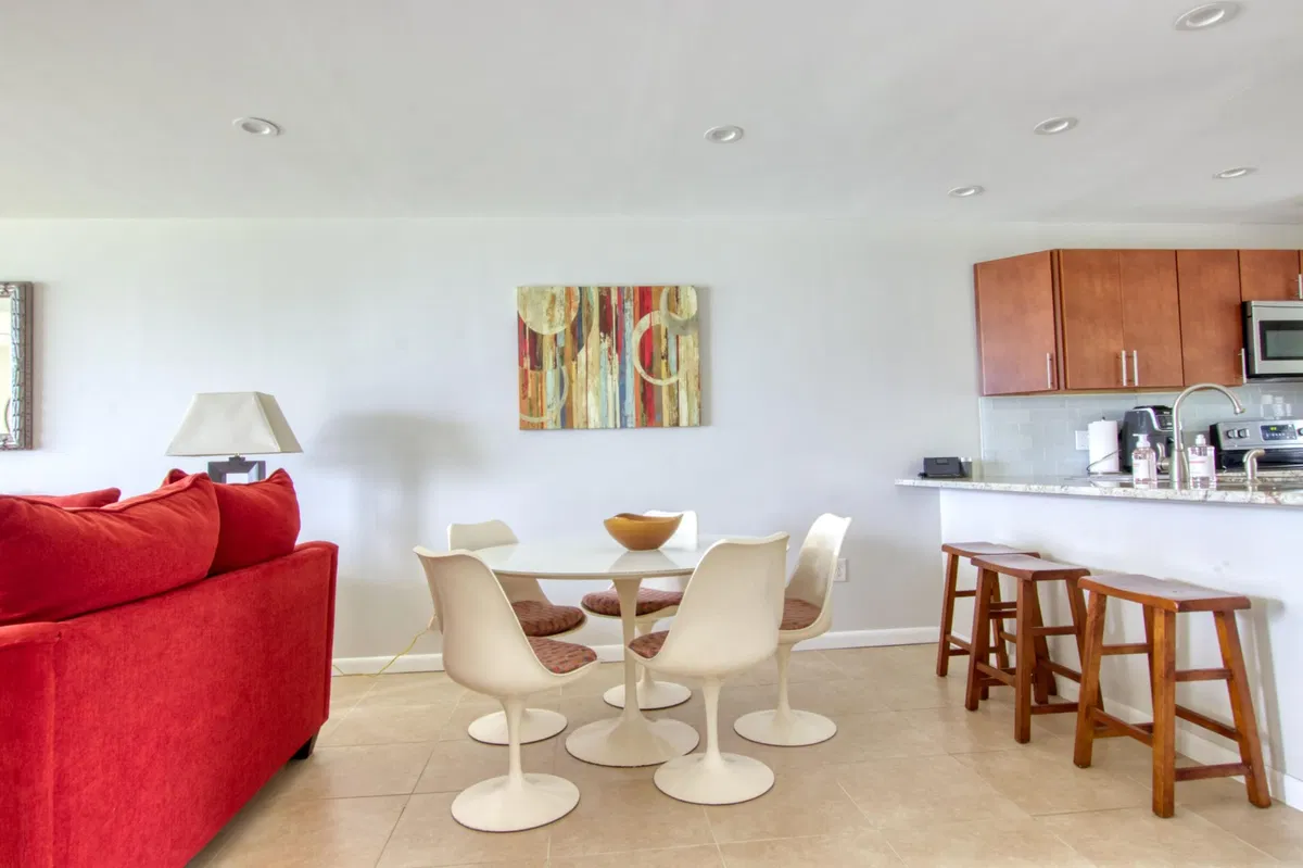 Unit 206 photo 4