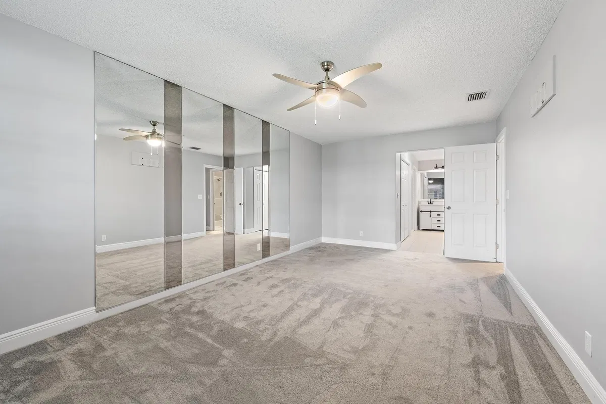 Unit 278 photo 7