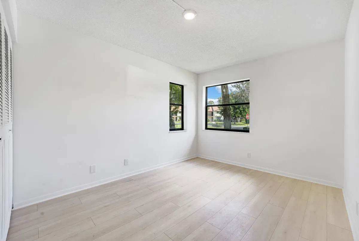 Residence photo 16