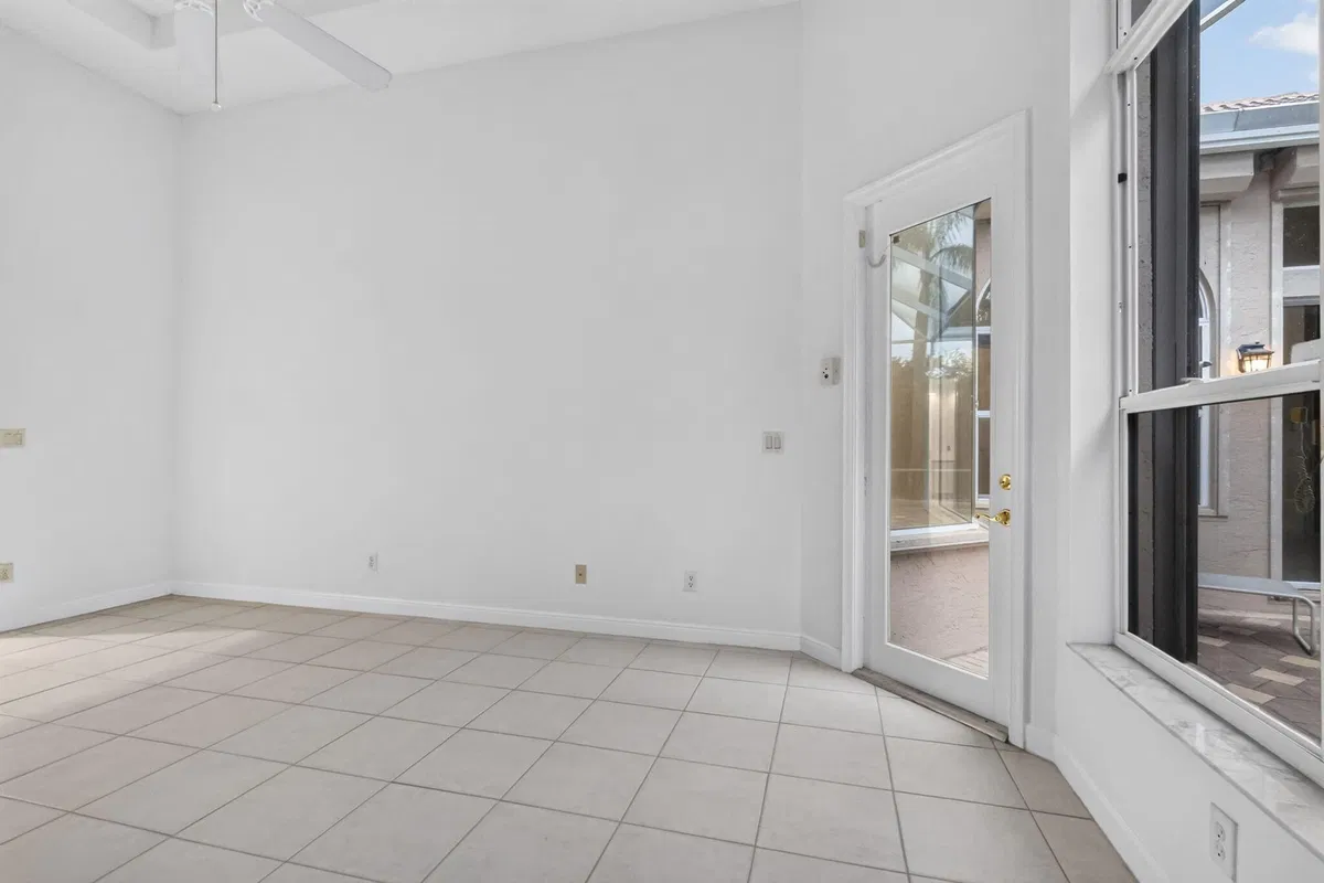 Residence photo 16