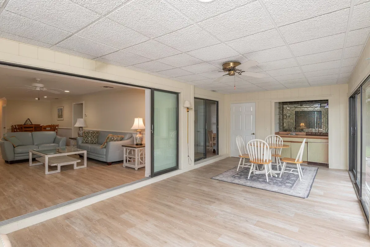 Residence photo 16