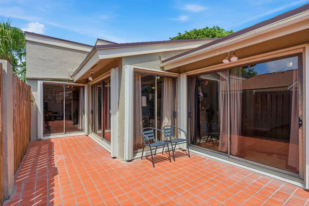 Residence photo 22