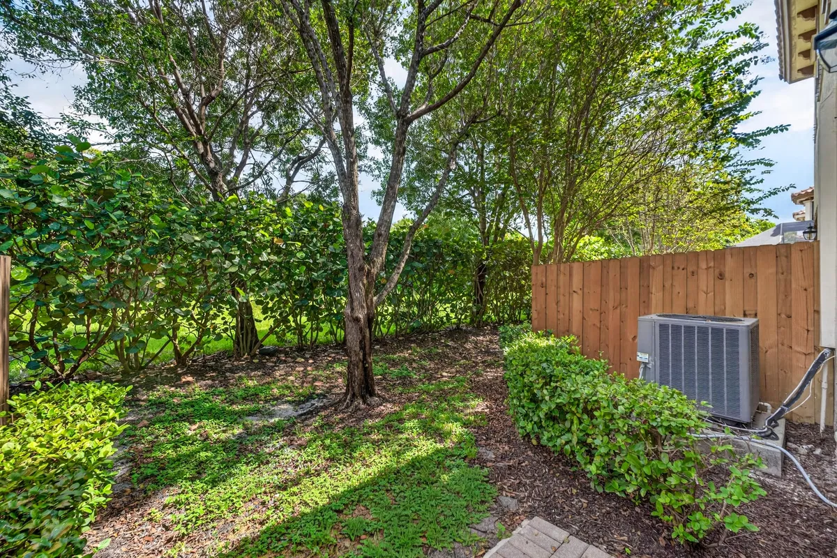 Residence photo 34