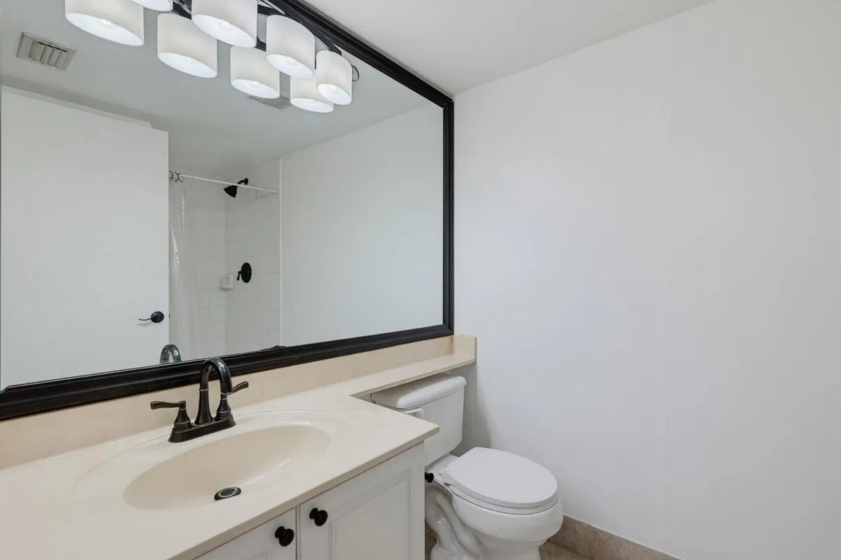 Unit 417 photo 10