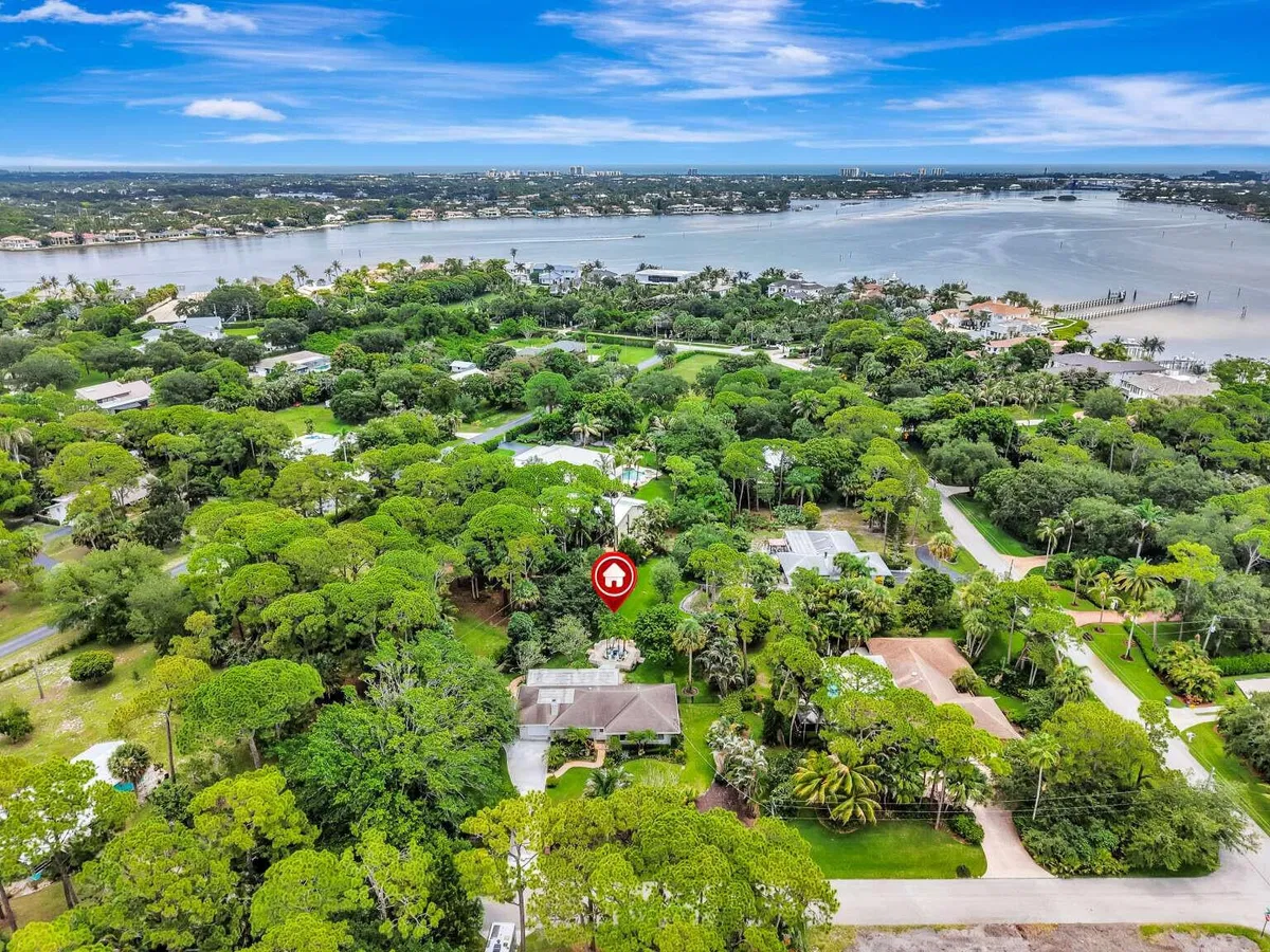 Pennock Point Residence