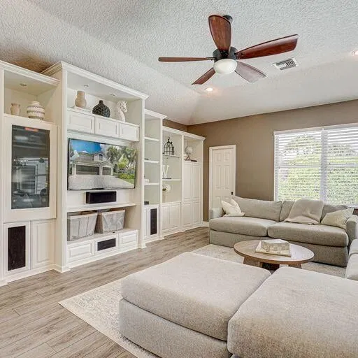 Residence photo 4