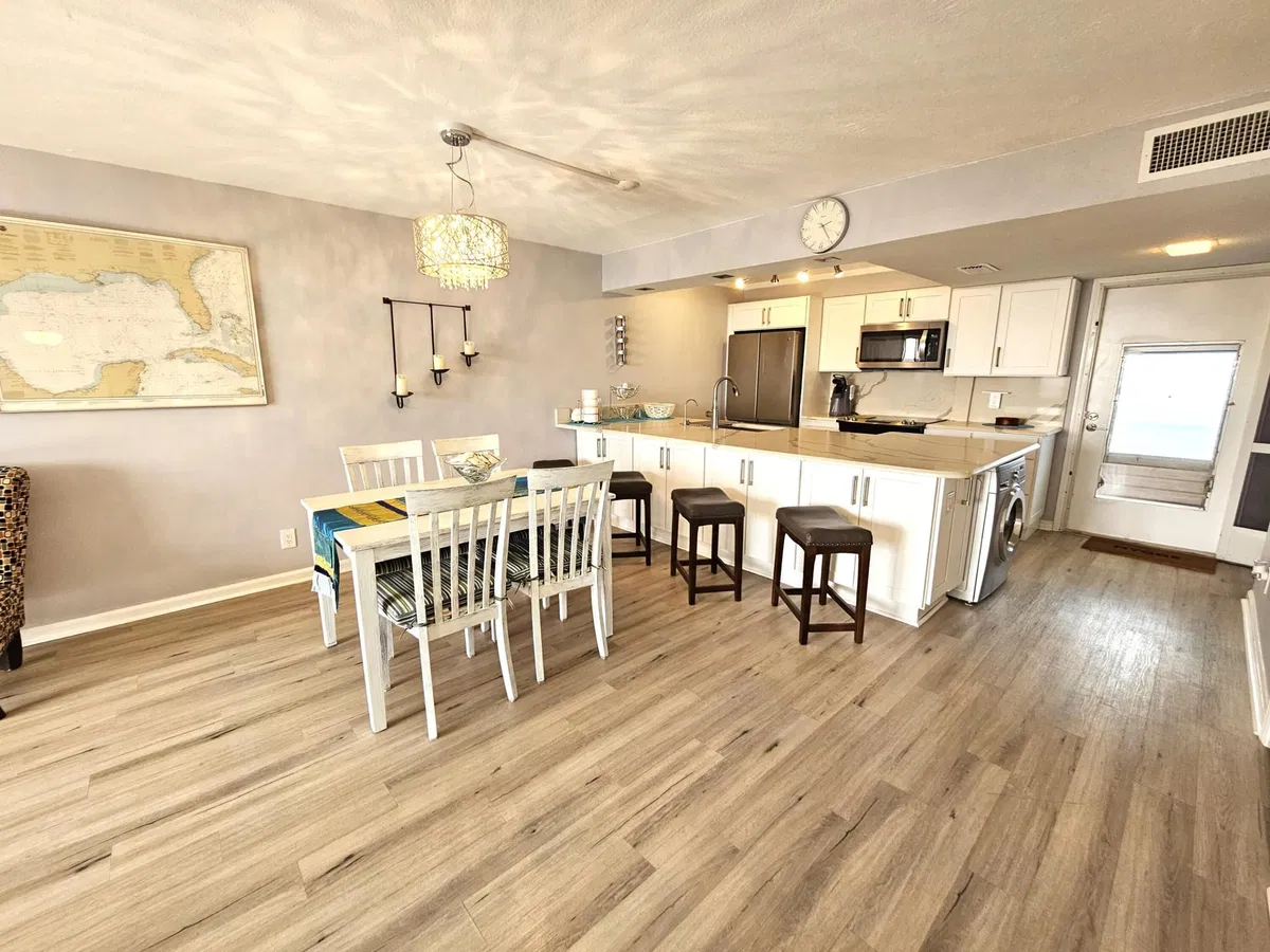 Unit 411 photo 10