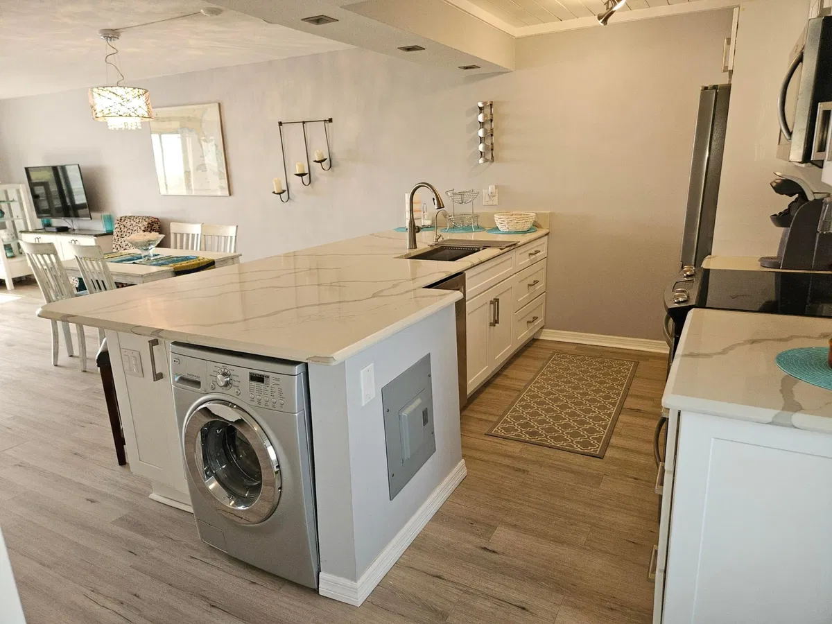 Unit 411 photo 19