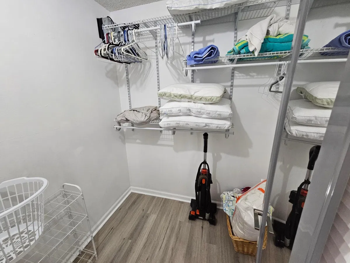 Unit 411 photo 34