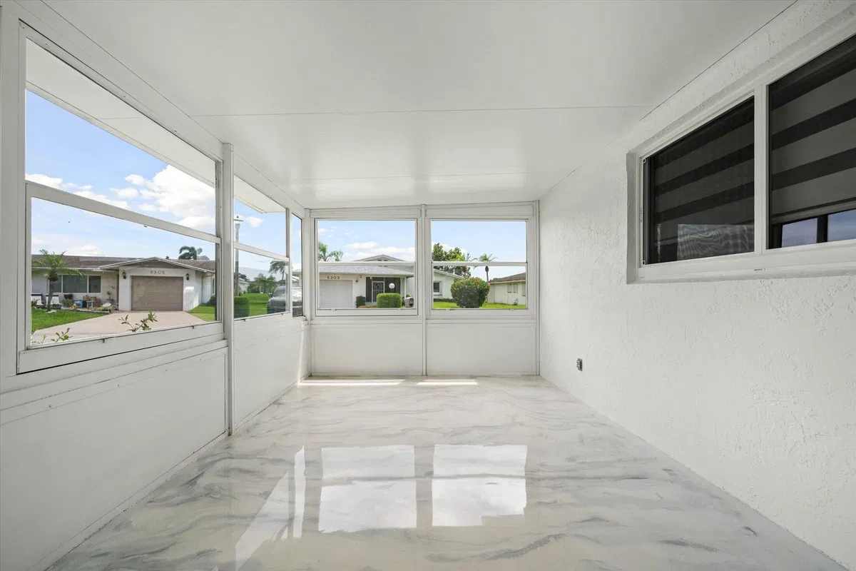 Residence photo 25