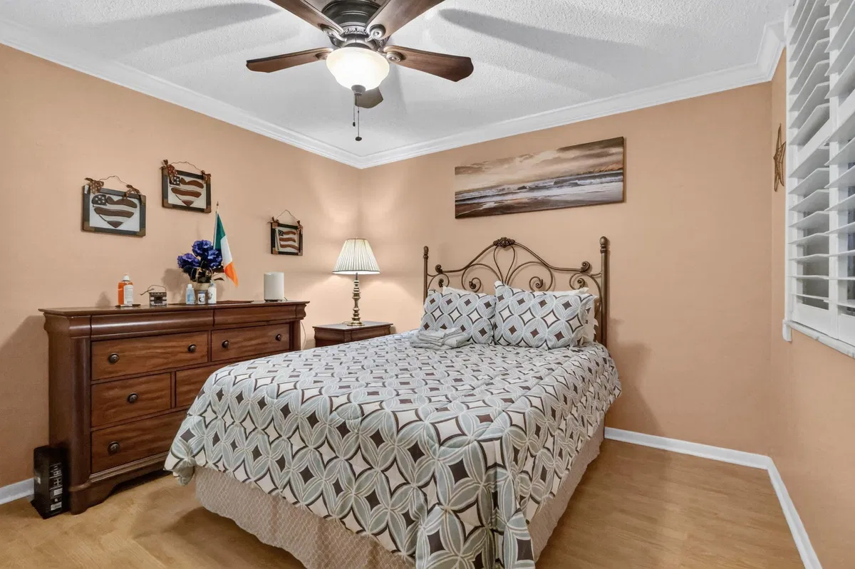 Unit H1 photo 19