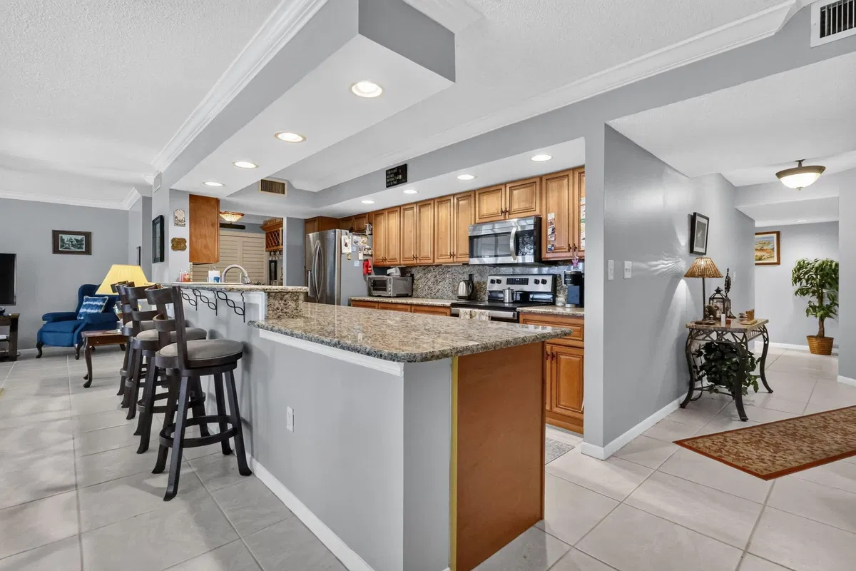 Unit H1 photo 49