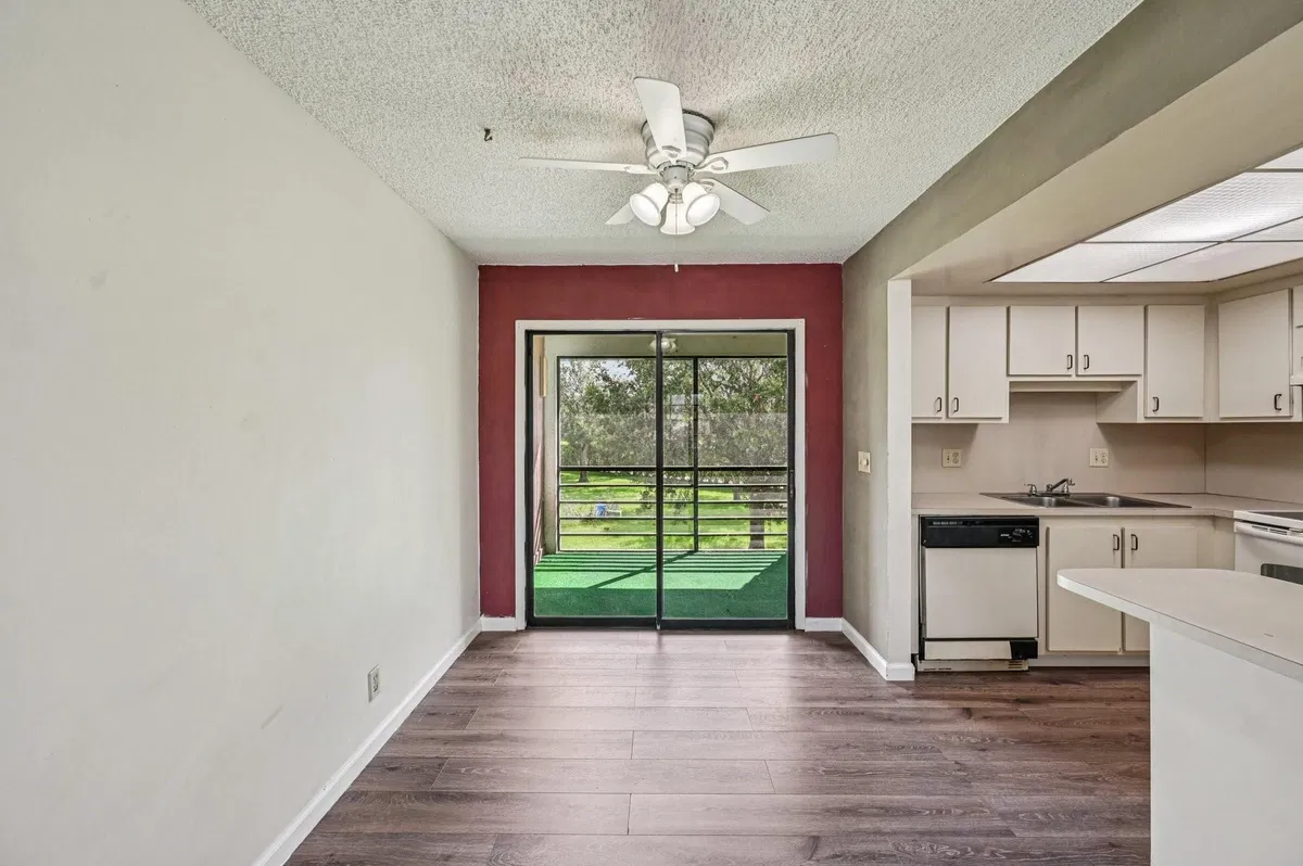 Unit 4682 photo 7