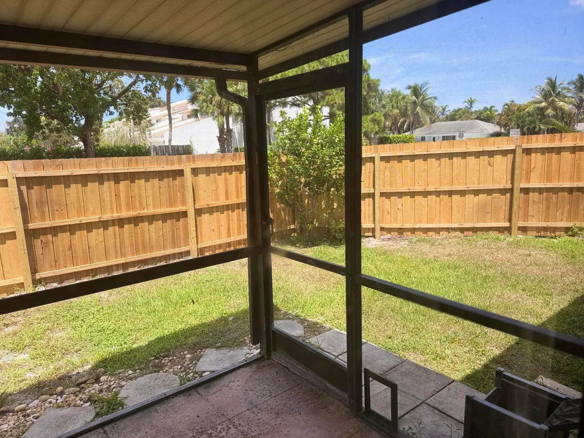 Residence photo 19
