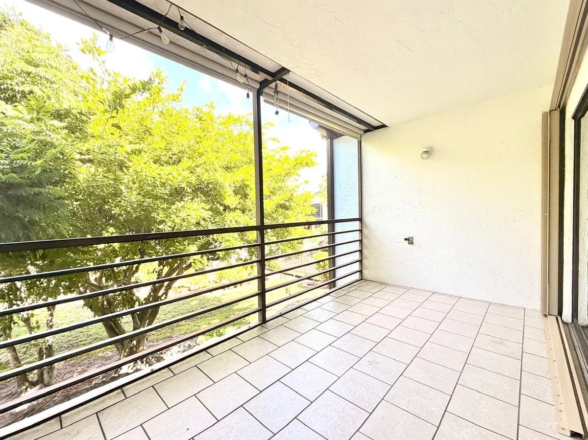 Unit A502 photo 10