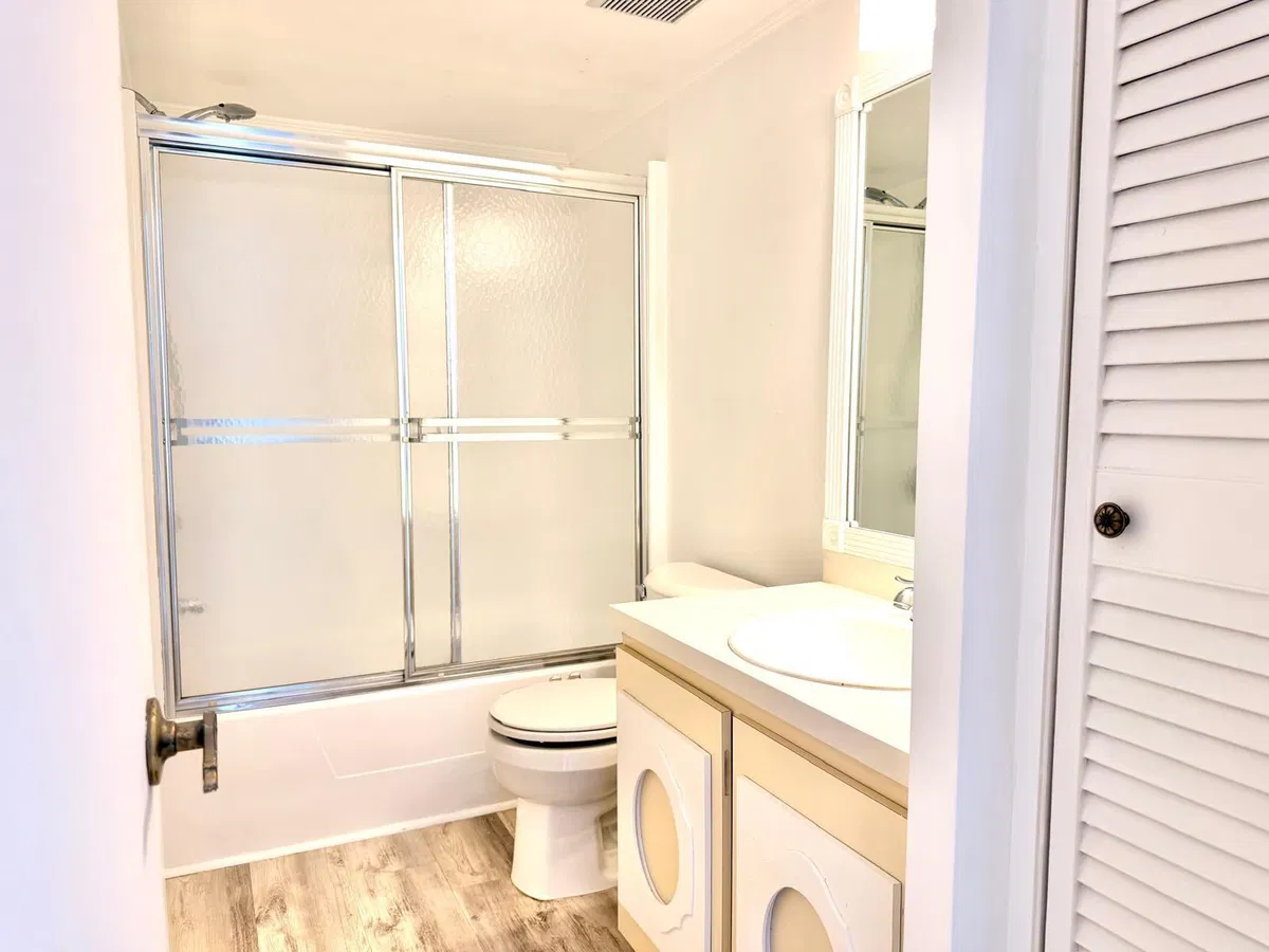 Unit A502 photo 13