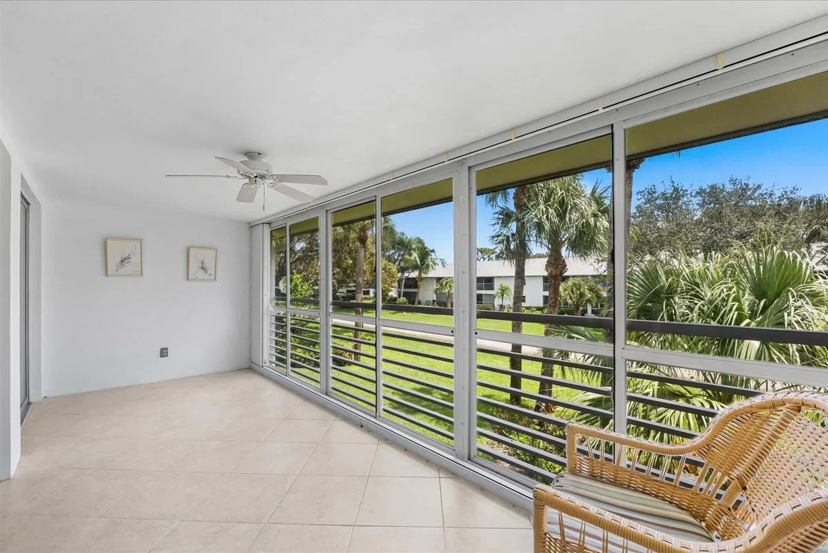  Unit 203M photo 31