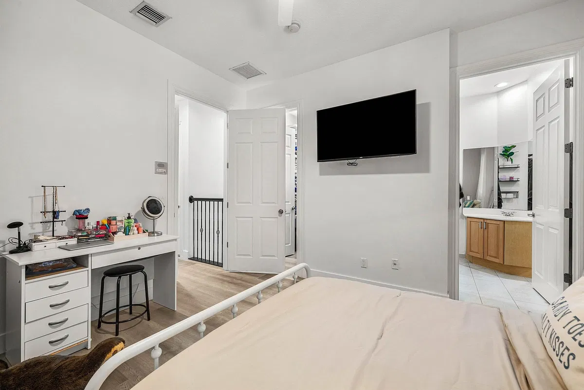 Residence photo 31